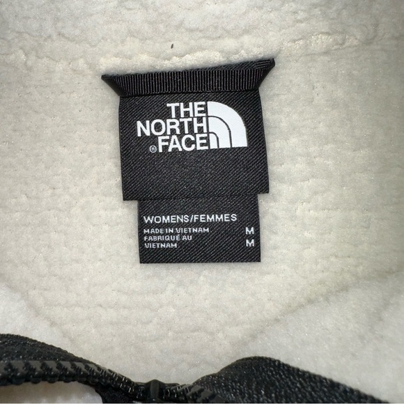 NWT The North Face Dunraven Sherpa Crop in size medium. - Picture 6 of 7